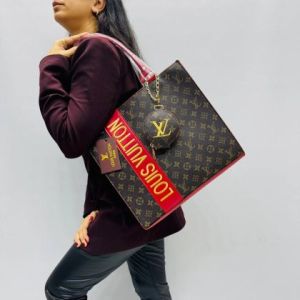 ✅️ Стилна кожена чанта