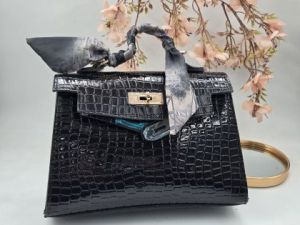 ✅️ Кожена чанта с шалче