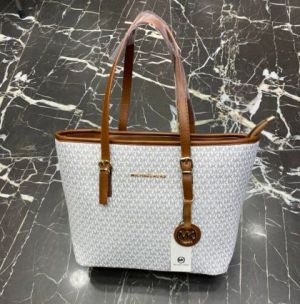 ✅️  Кожена чанта