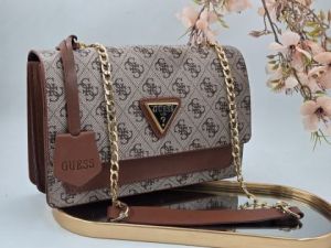 ✅️  Кожена чанта