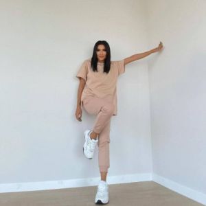 Дамски комплект тениска с долнище